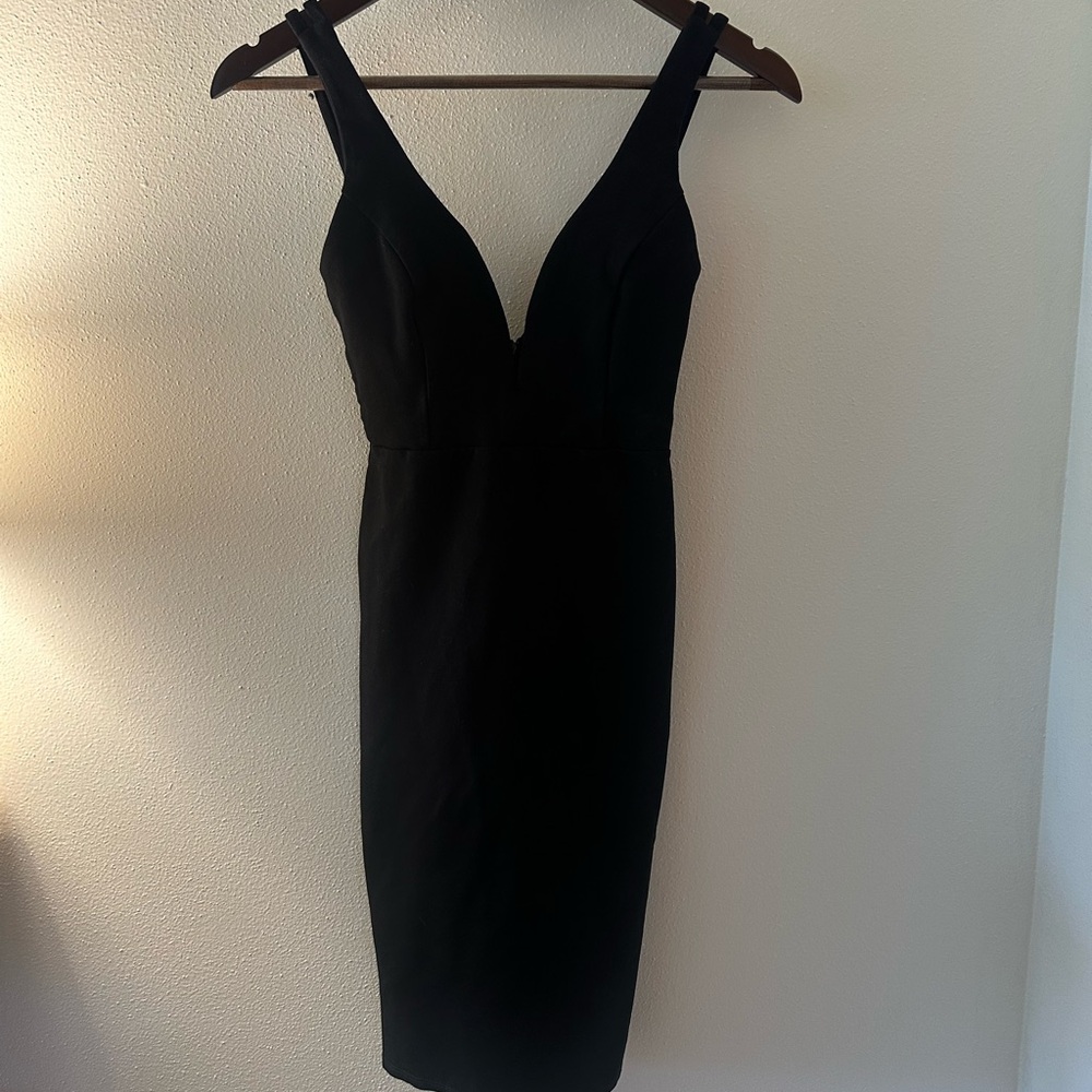 Lulu's Elegant Black Midi Dress